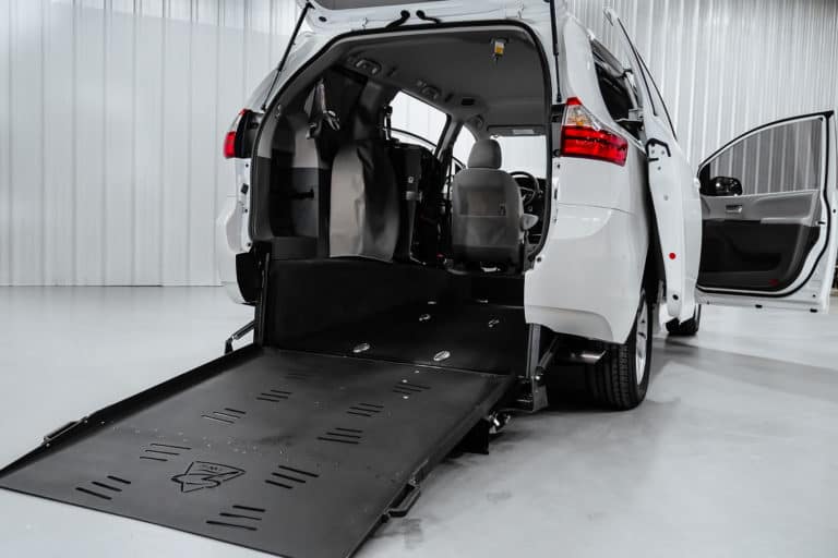 Wheelchair-Accessible-Toyota-Sienna-1920×1080-768×512