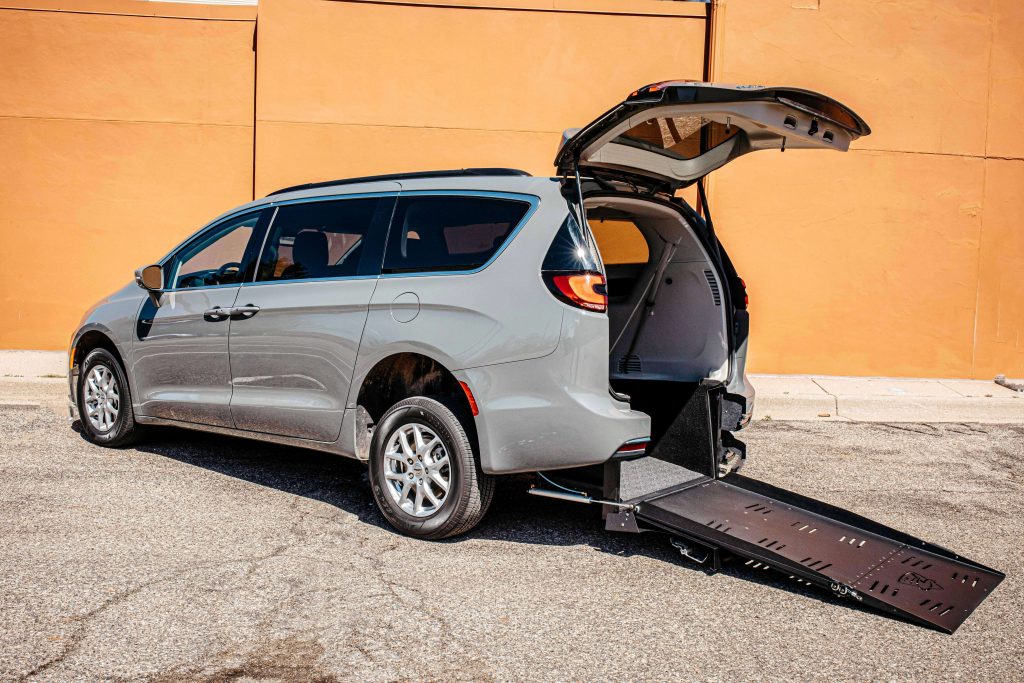 What's New With the 2021 Wheelchair Accessible Kia Sorento? - Freedom  Motors USA