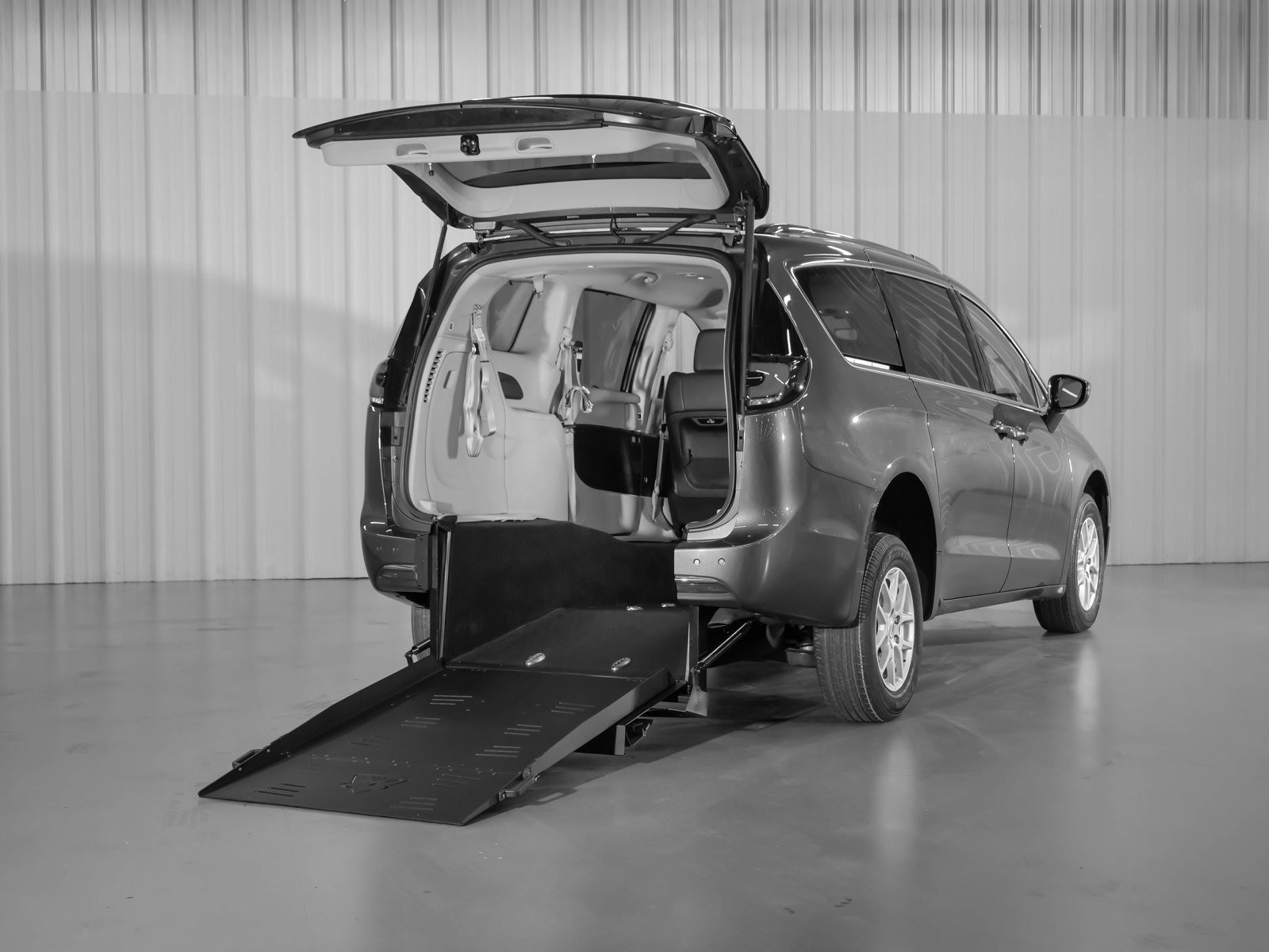 2021 Chrysler Pacifica Touring L Freedom Motors USA