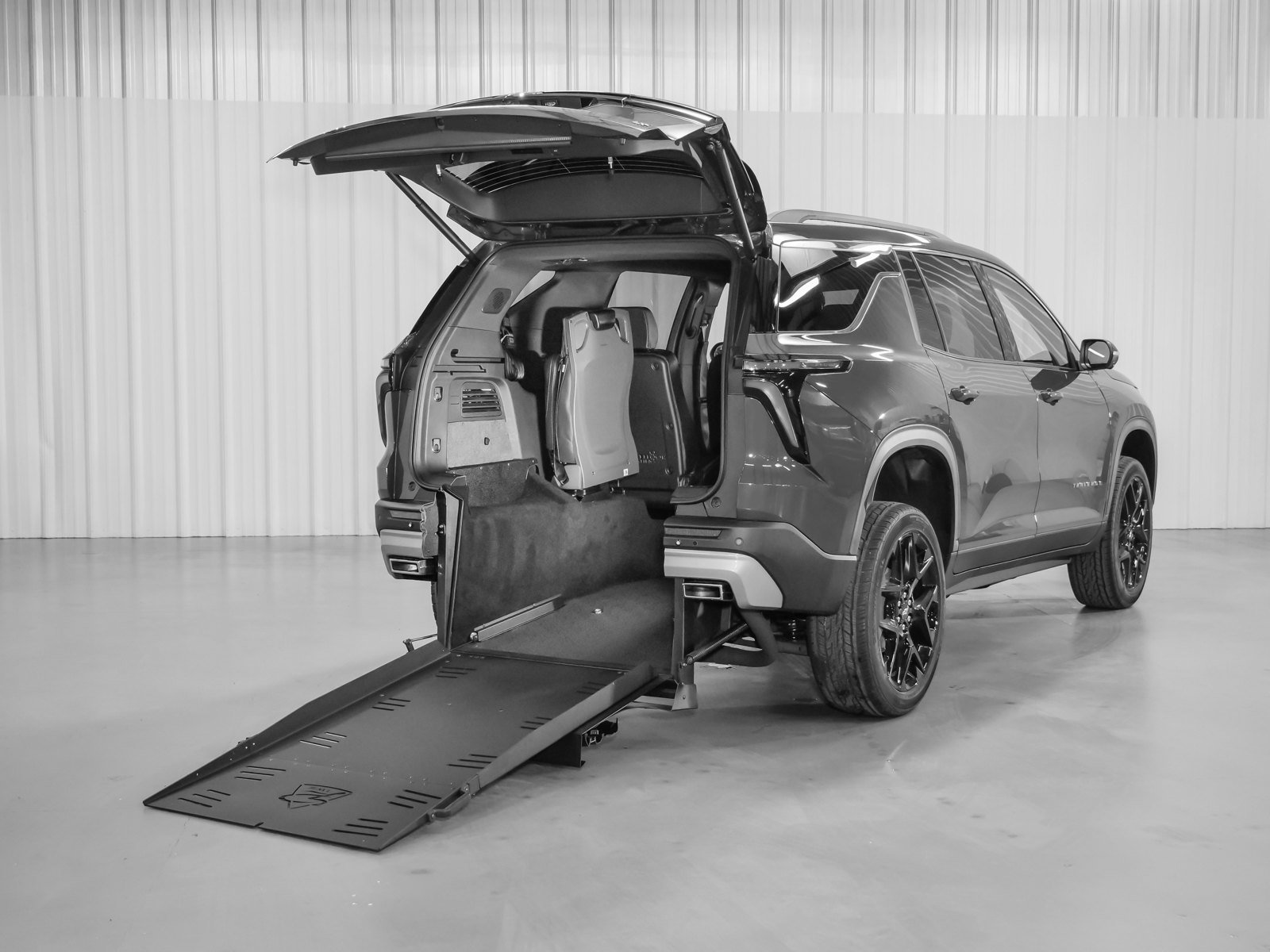 2024 Chevrolet Traverse FWD LT Freedom Motors USA
