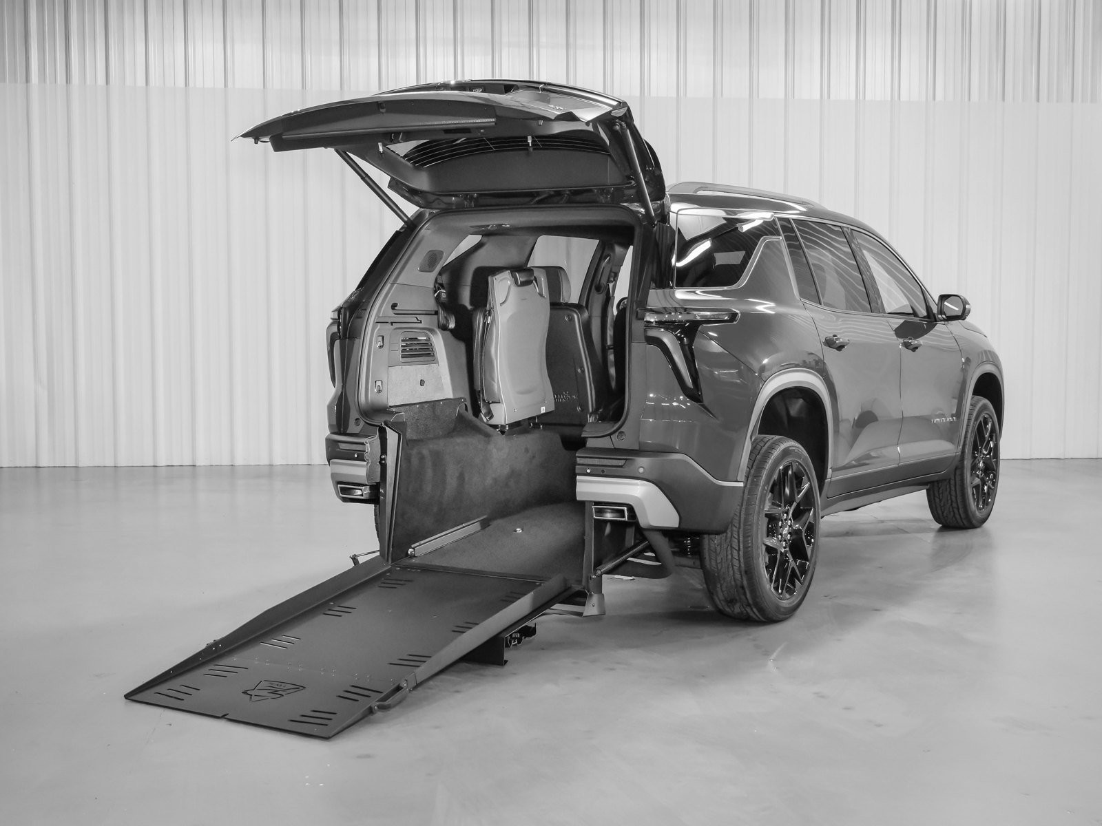 2024 Chevrolet Traverse FWD LT Freedom Motors USA