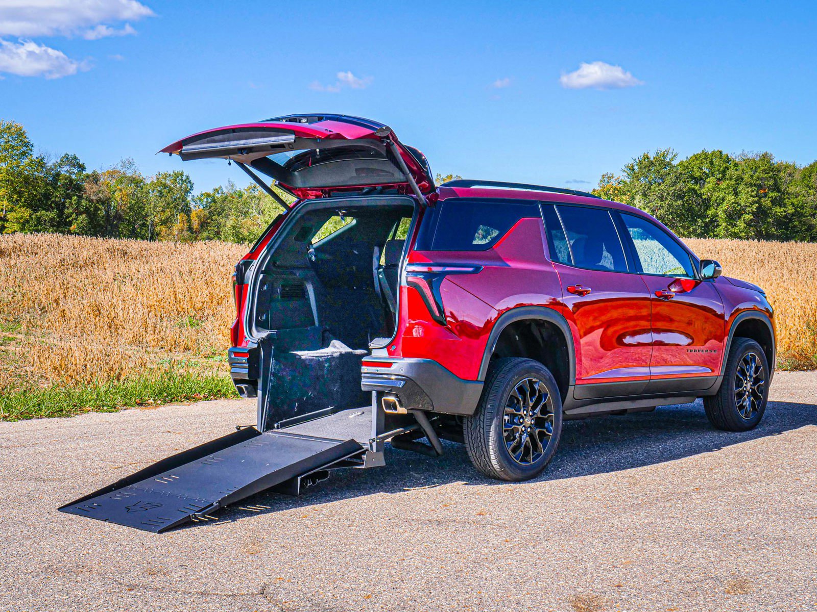 2024 Chevrolet Traverse FWD LT - Freedom Motors USA
