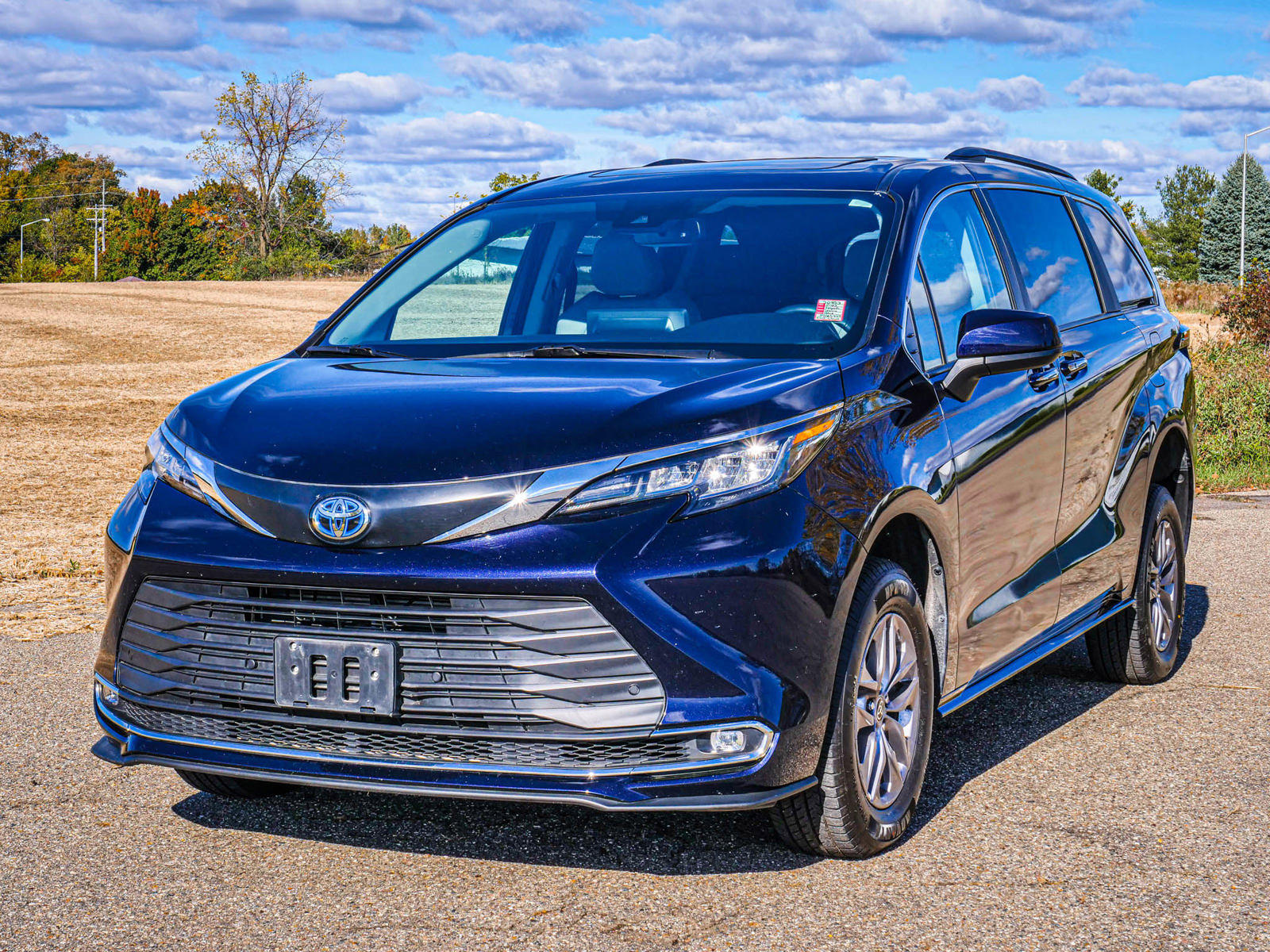 2023 Toyota Sienna XLE - Freedom Motors USA