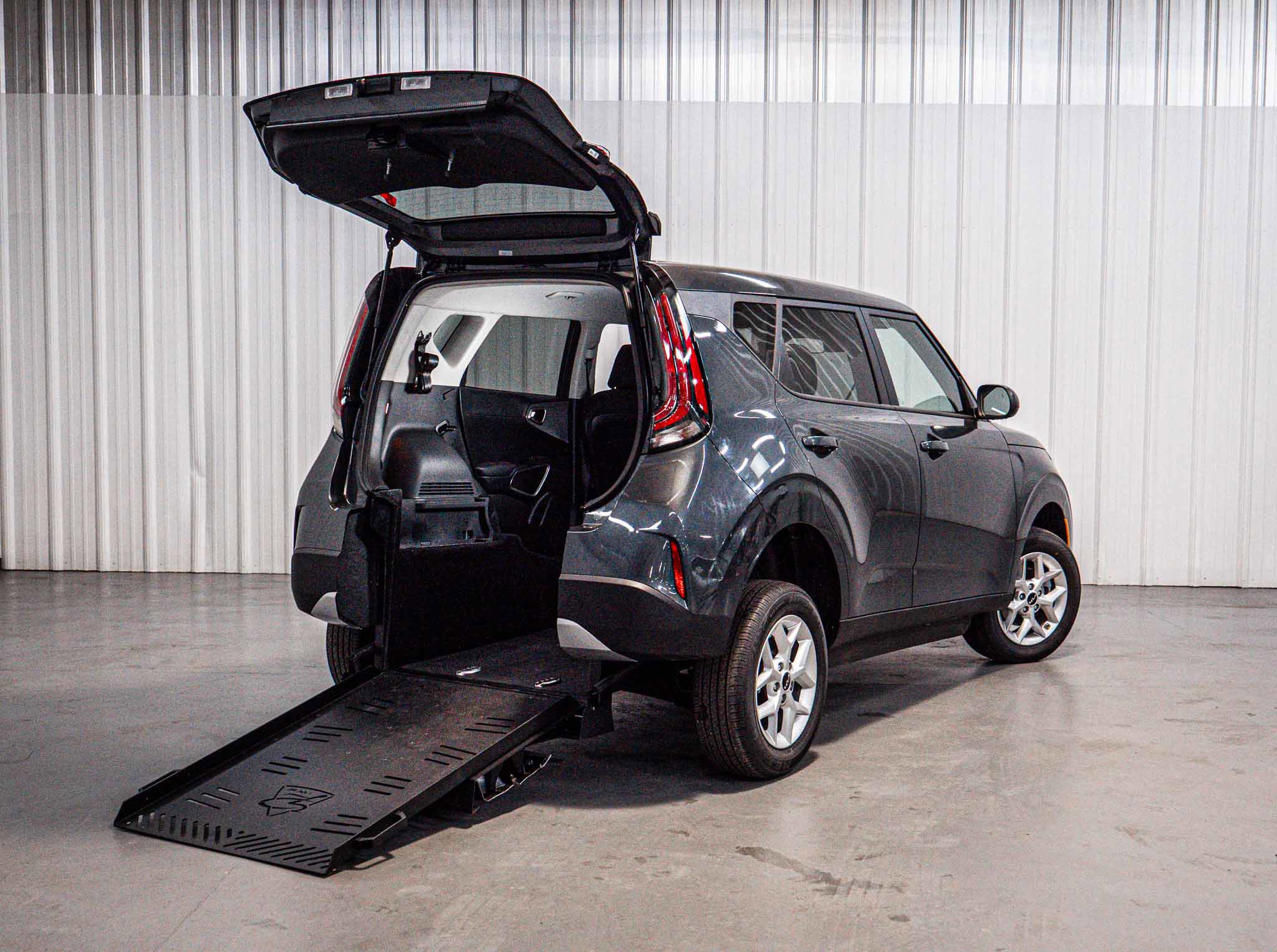 2025 Kia Soul LX's photo