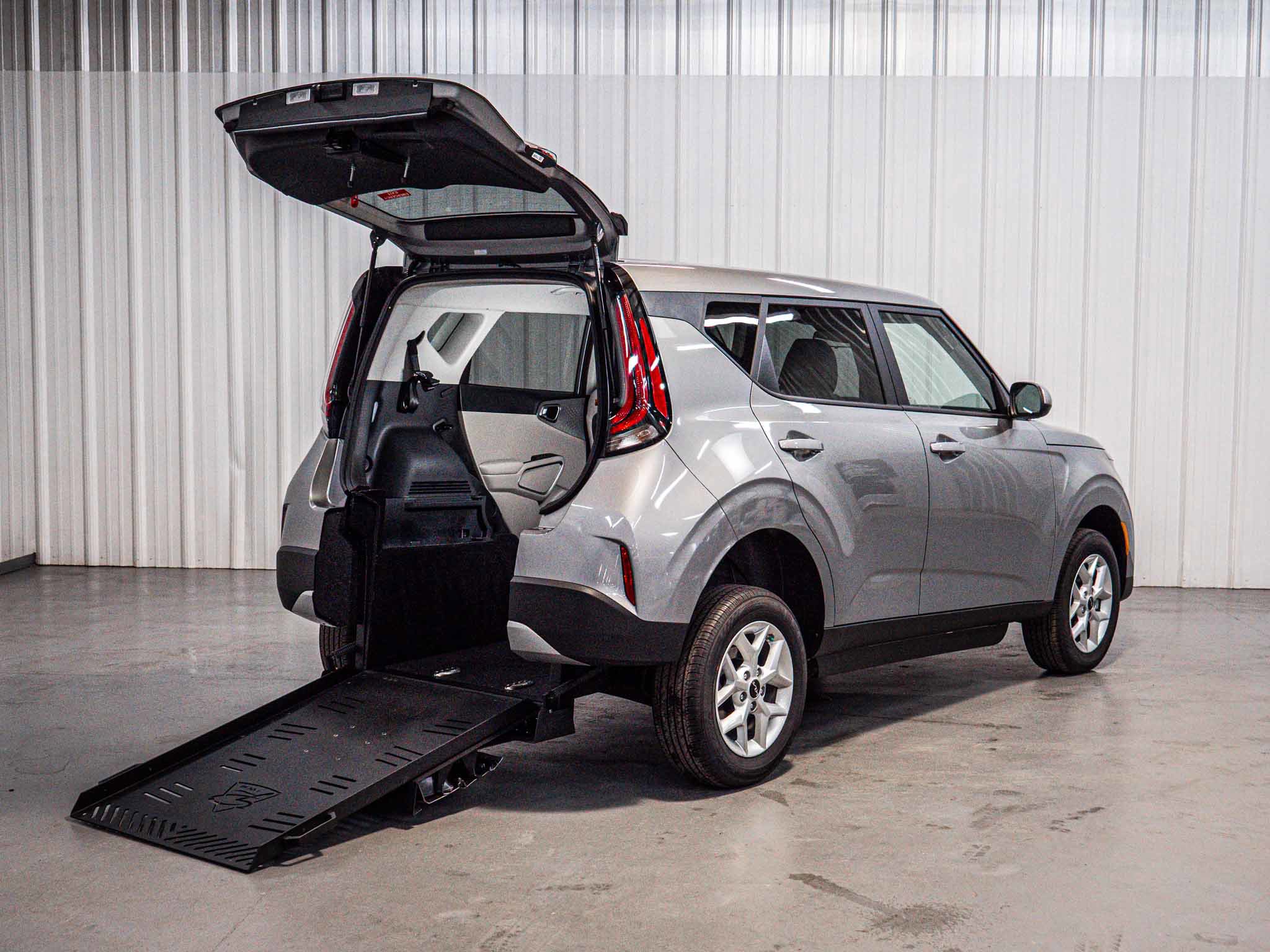 2025 Kia Soul LX's photo