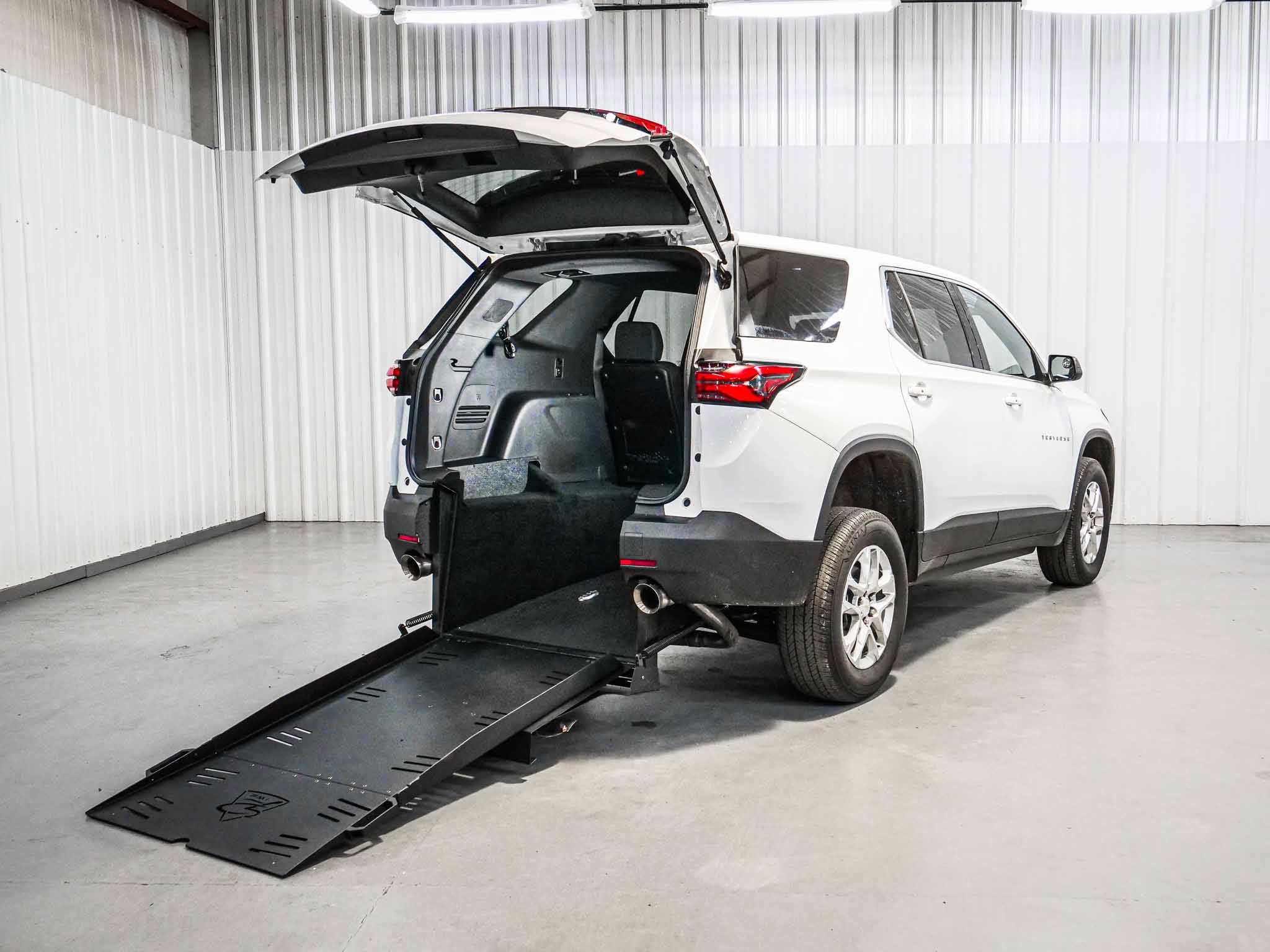 2023 Chevrolet Traverse LS's photo