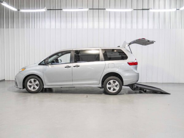 2020 Toyota Sienna L