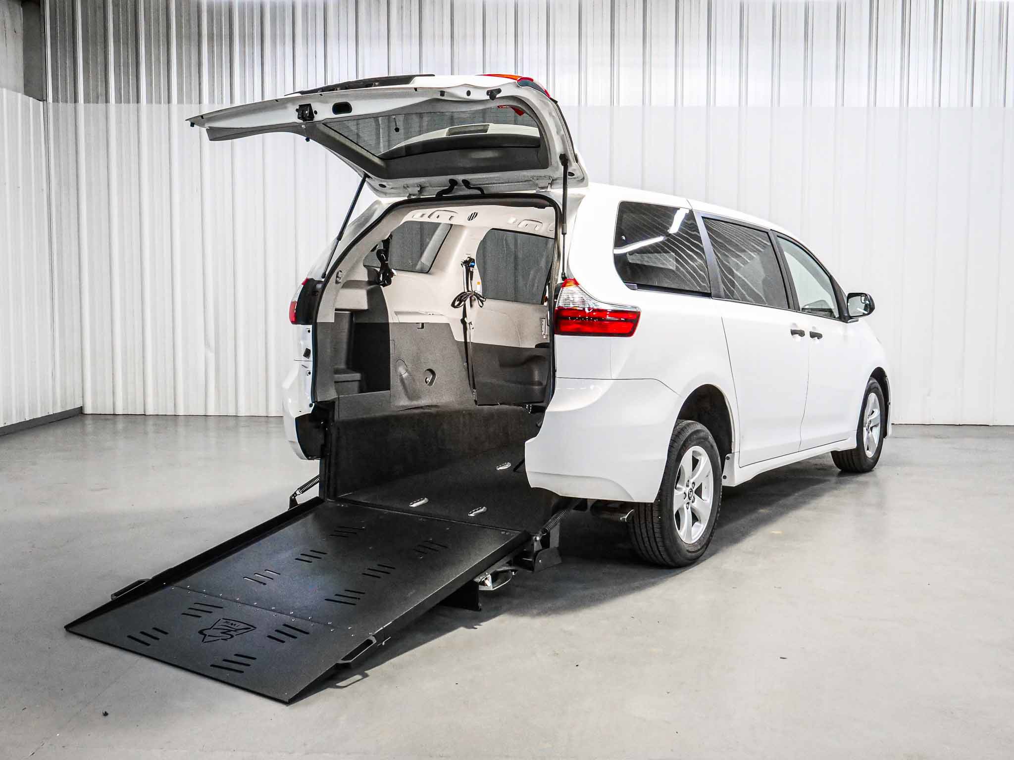 2020 Toyota Sienna L's photo