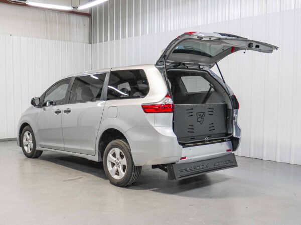 2020 Toyota Sienna L