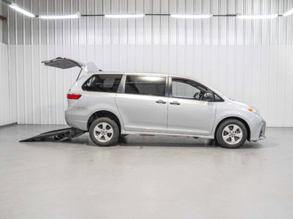 2020 Toyota Sienna L