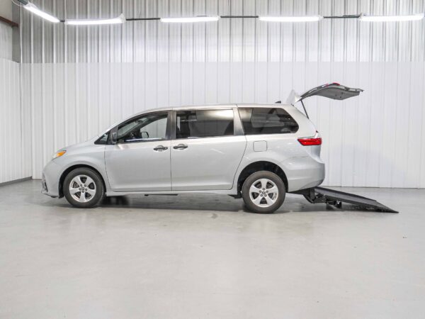 2020 Toyota Sienna L