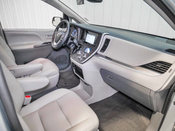 2020 Toyota Sienna L