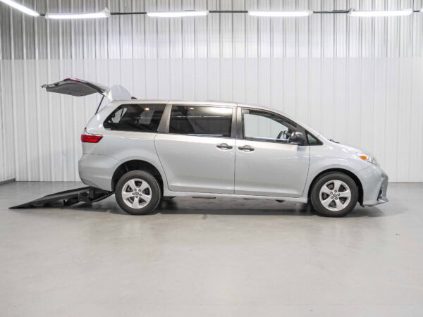 2020 Toyota Sienna L