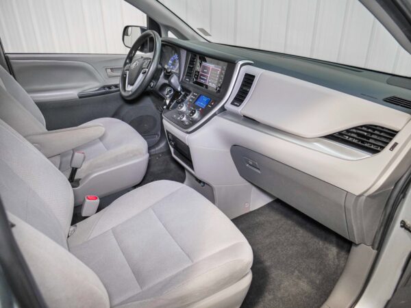 2020 Toyota Sienna L