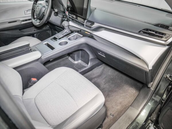 2025 Toyota Sienna LE
