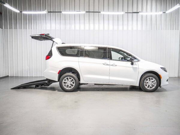 2026 Chrysler Voyager LX