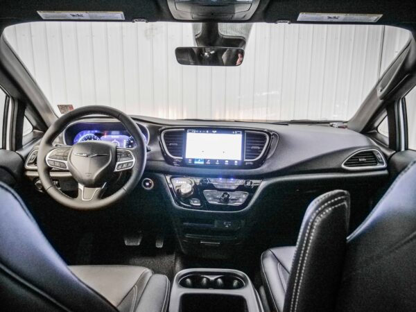 2026 Chrysler Voyager LX