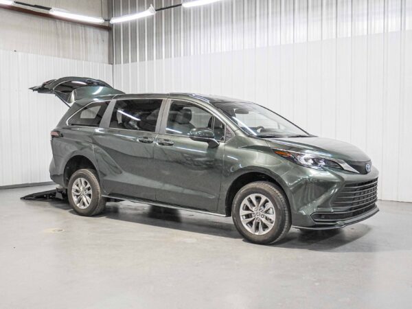 2025 Toyota Sienna LE