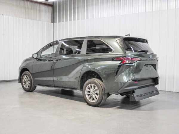 2025 Toyota Sienna LE