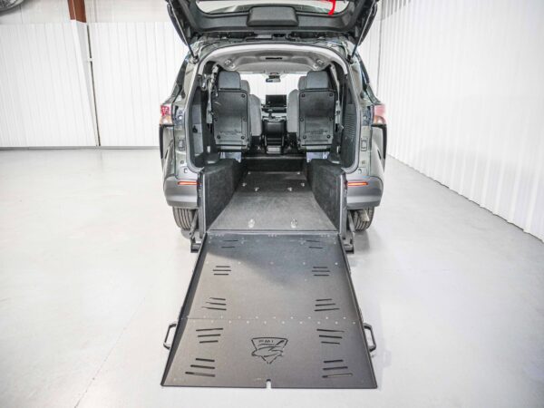 2025 Toyota Sienna LE