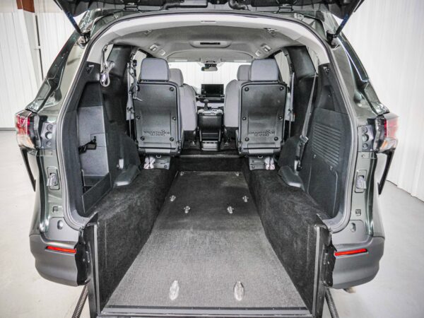 2025 Toyota Sienna LE