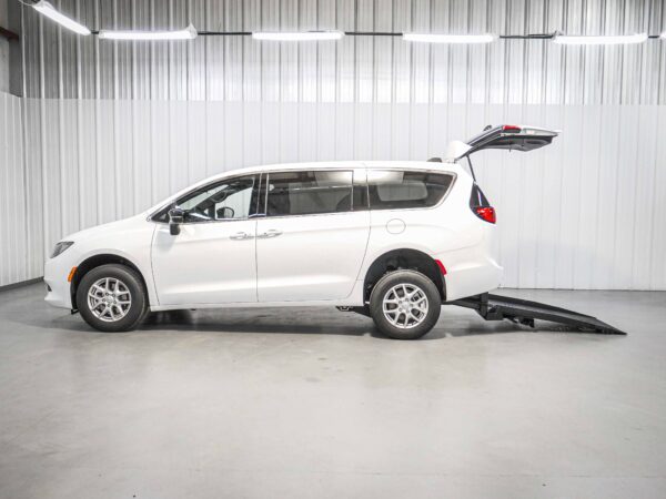 2026 Chrysler Voyager LX