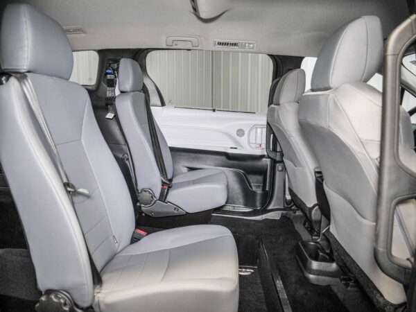 2025 Toyota Sienna LE