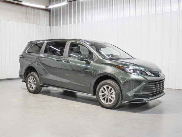 2025 Toyota Sienna LE