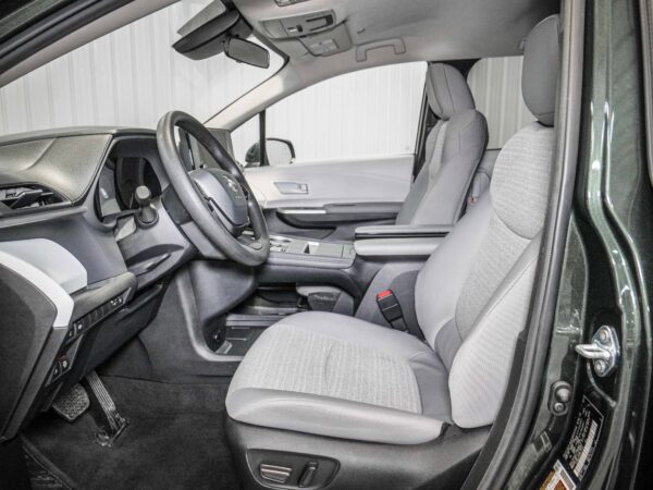 2025 Toyota Sienna LE