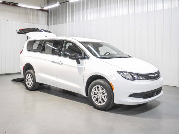 2026 Chrysler Voyager LX