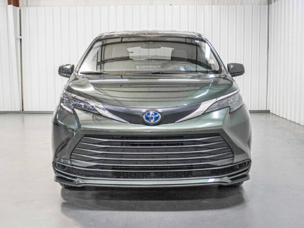 2025 Toyota Sienna LE