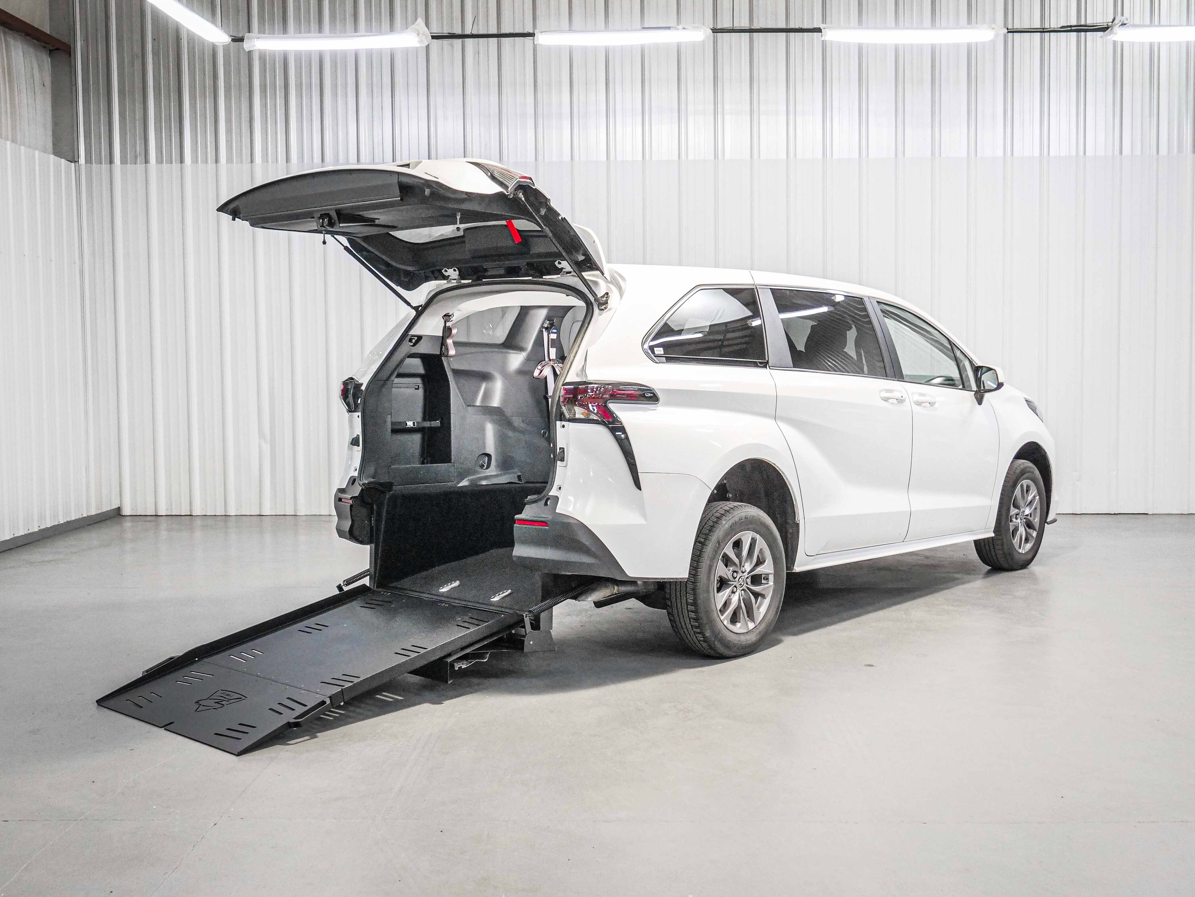 2025 Toyota Sienna LE - Freedom Motors USA