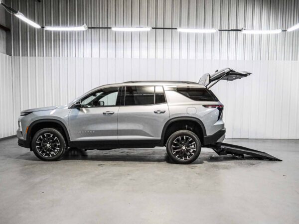 2026 Chevrolet Traverse FWD LT