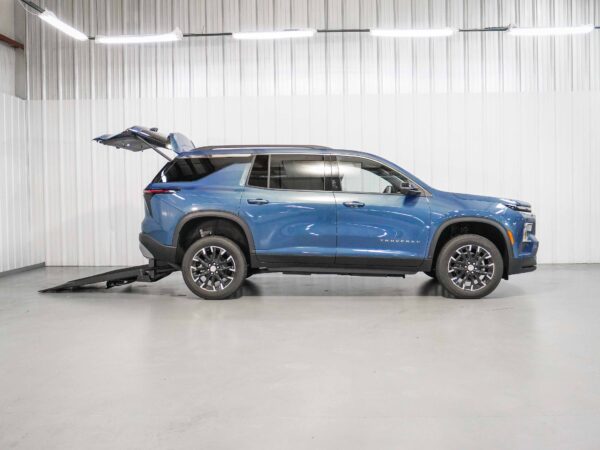 2026 Chevrolet Traverse FWD LT