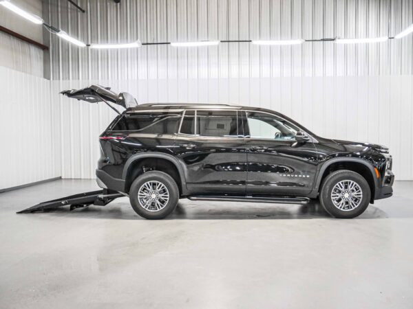 2026 Chevrolet Traverse FWD LT