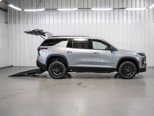 2026 Chevrolet Traverse FWD LT