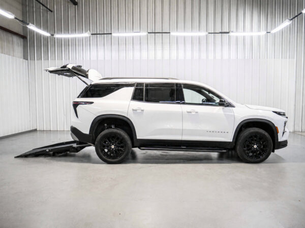 2026 Chevrolet Traverse FWD LT