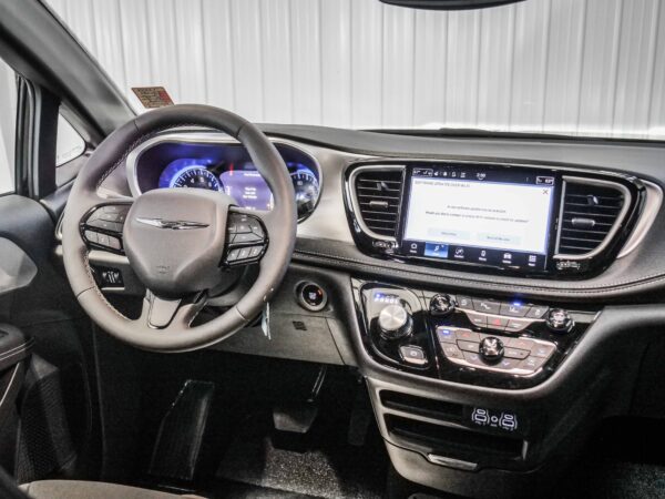 2024 Chrysler Pacifica Touring