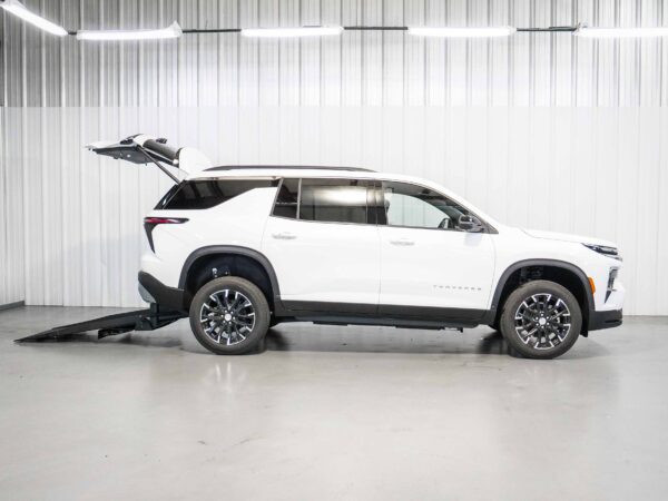 2026 Chevrolet Traverse FWD LT