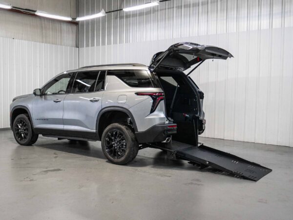 2026 Chevrolet Traverse FWD LT