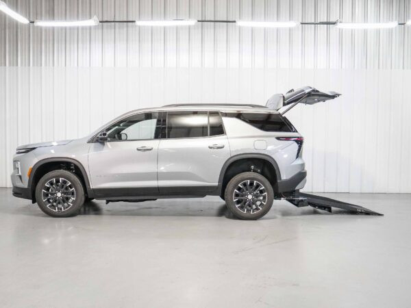 2026 Chevrolet Traverse FWD LT