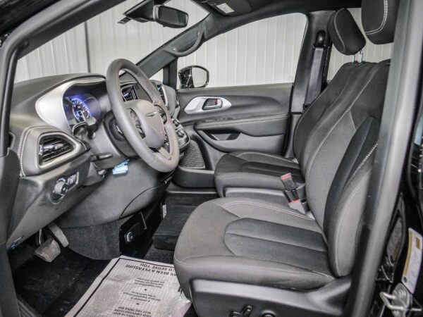 2024 Chrysler Pacifica Touring