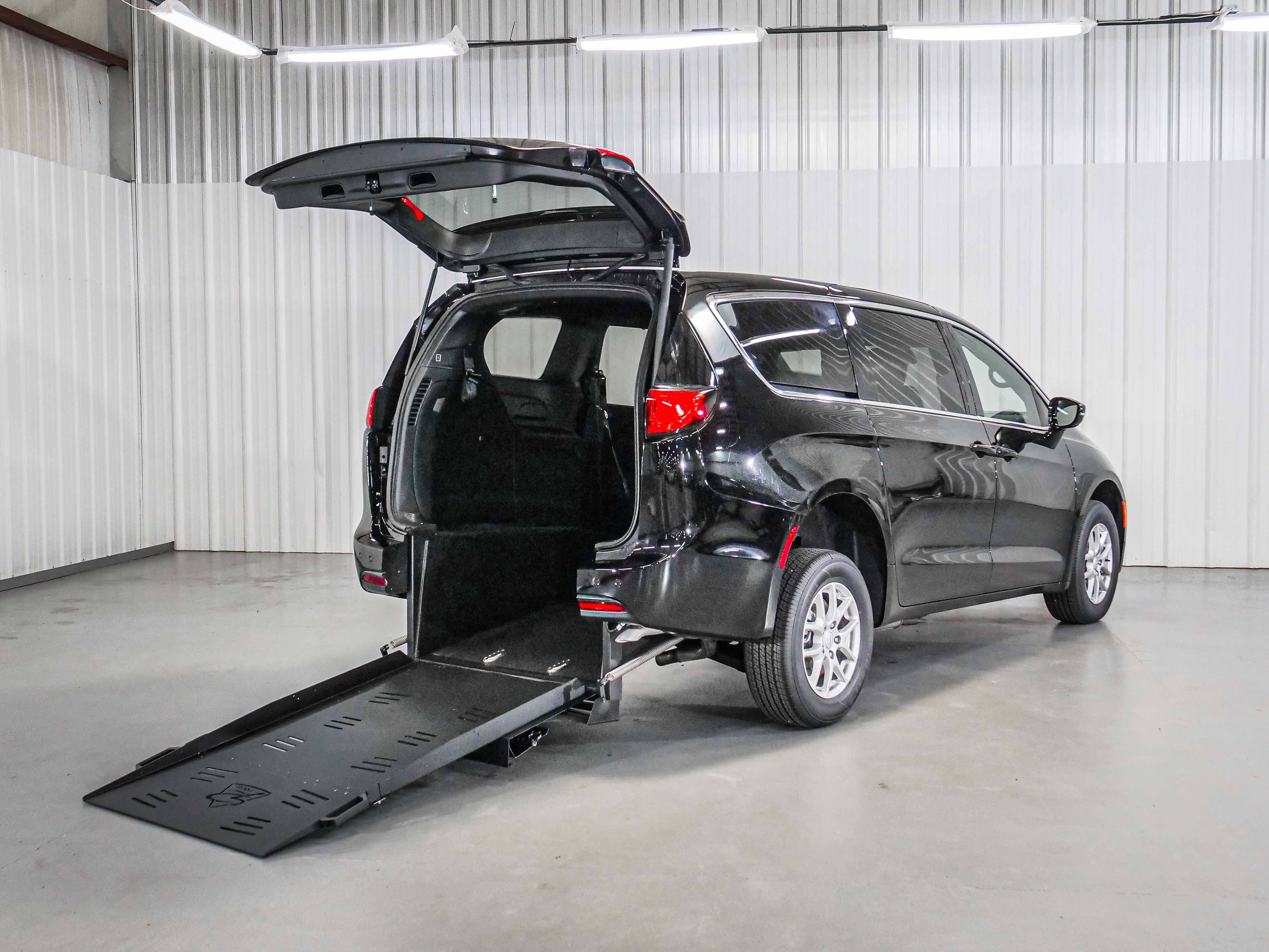 2026 Chrysler Voyager LX - Freedom Motors USA