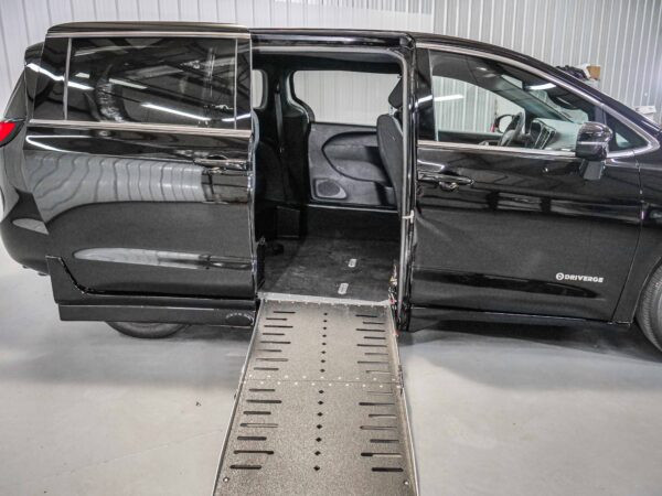 2024 Chrysler Pacifica Touring