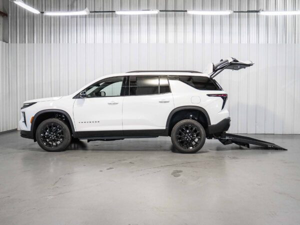 2026 Chevrolet Traverse FWD LT