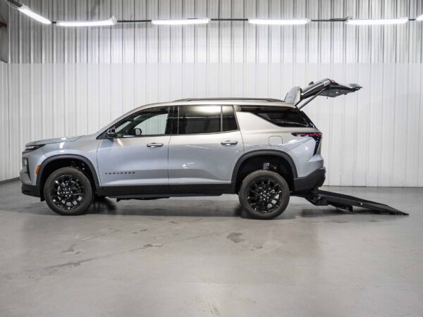 2026 Chevrolet Traverse FWD LT