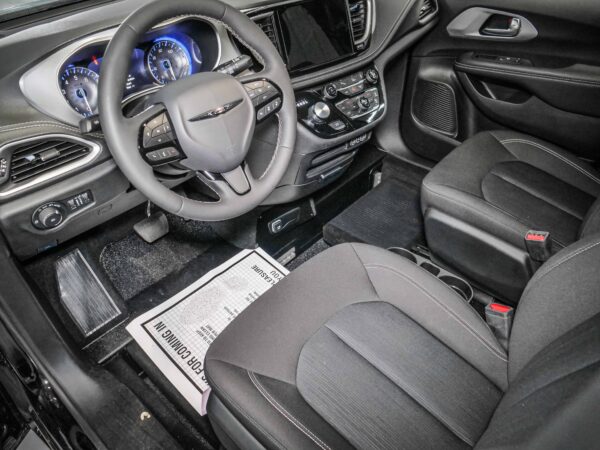 2024 Chrysler Pacifica Touring