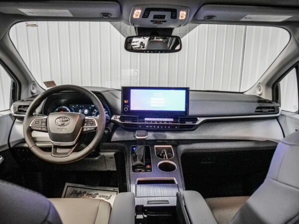 2026 Toyota Sienna XLE 8-Passenger