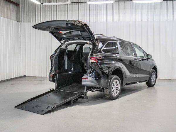 2026 Toyota Sienna XLE 8-Passenger