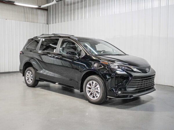 2026 Toyota Sienna XLE 8-Passenger